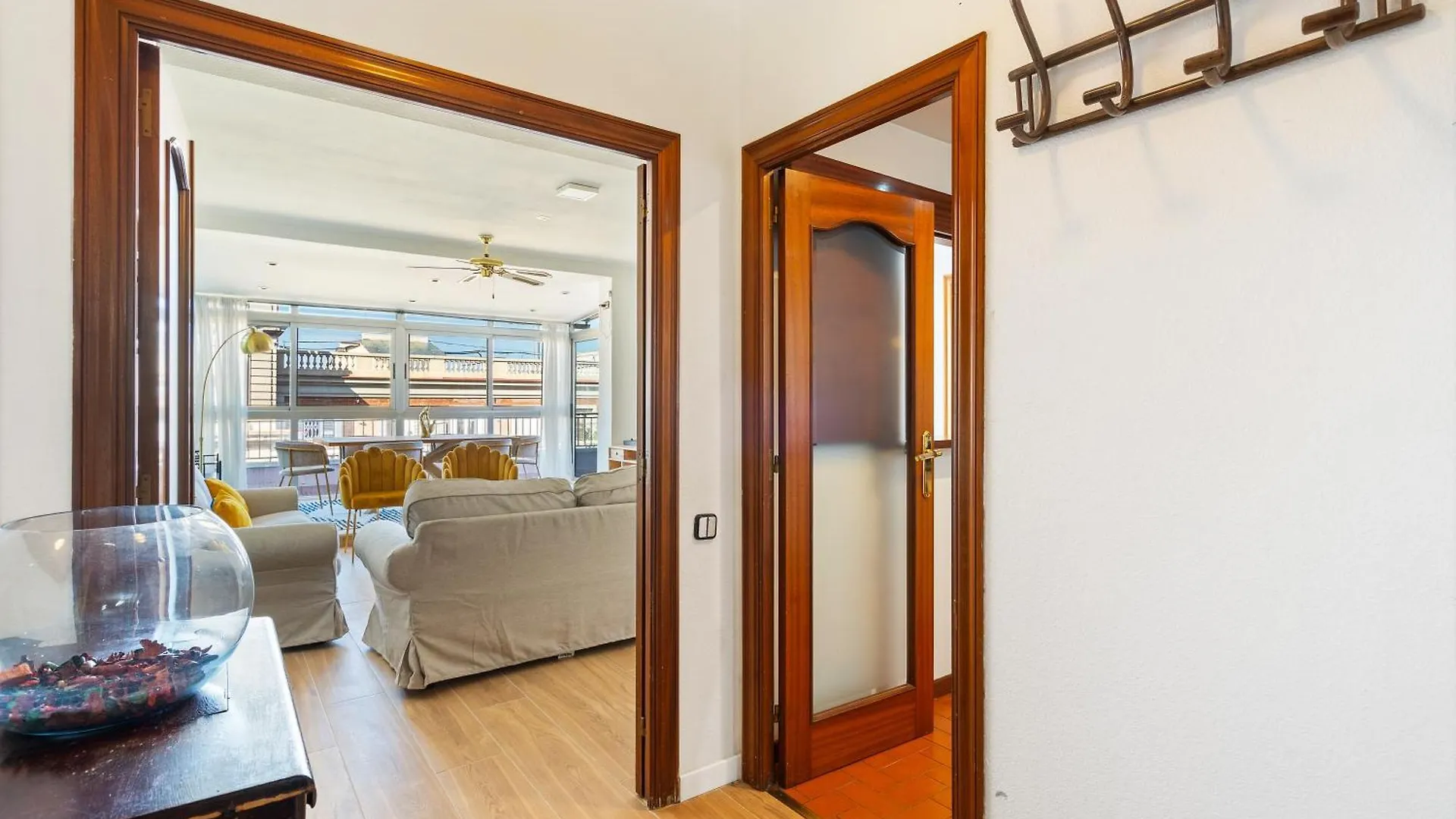 شقة Chic 3Br Retreat With Private Terrace برشلونة إسبانيا