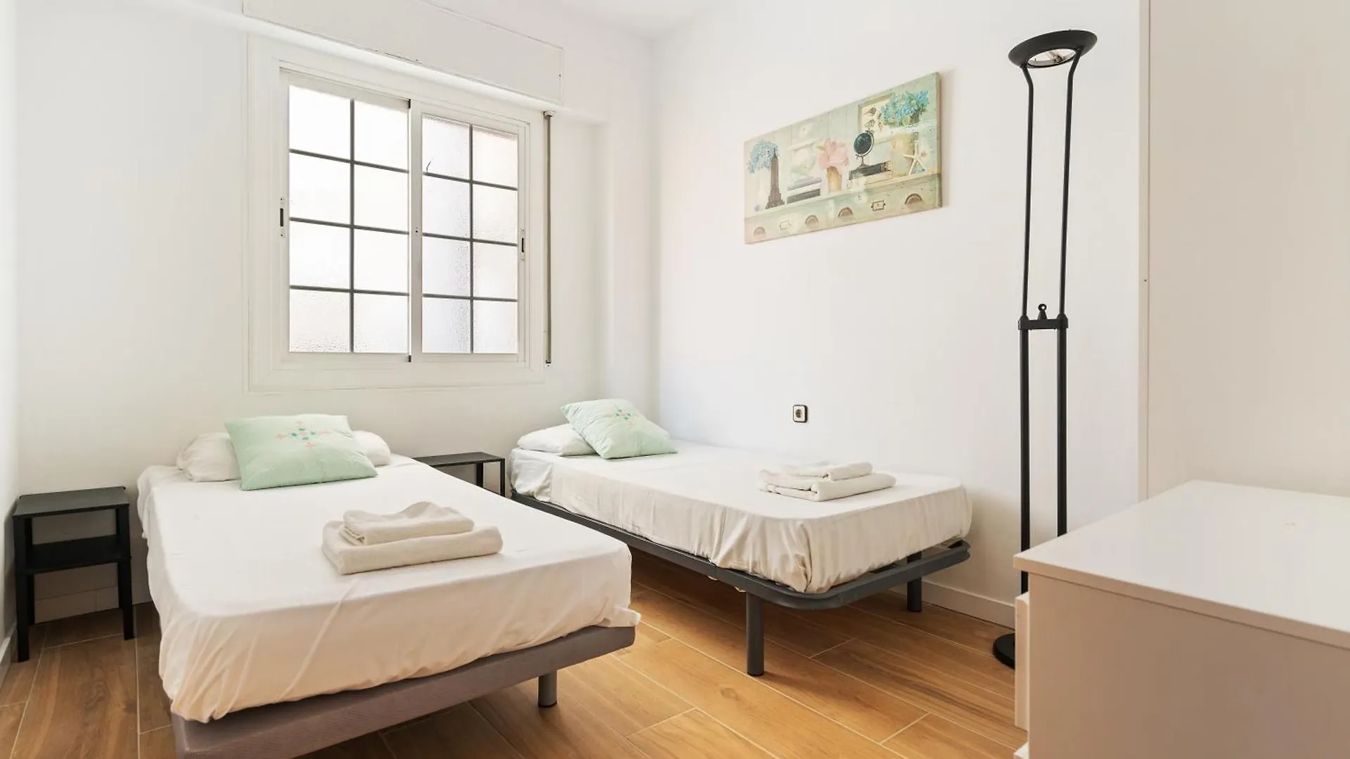 شقة Chic 3Br Retreat With Private Terrace برشلونة 0*,