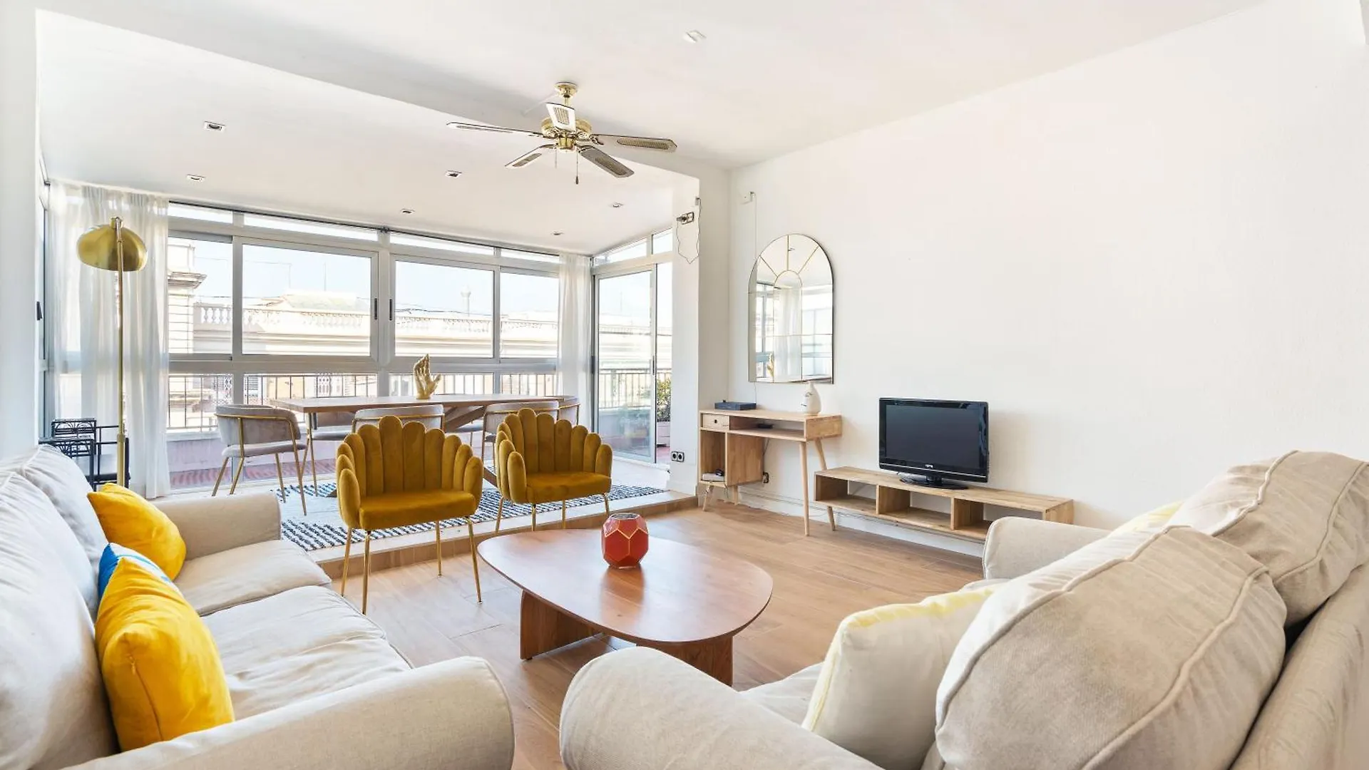 شقة Chic 3Br Retreat With Private Terrace برشلونة إسبانيا