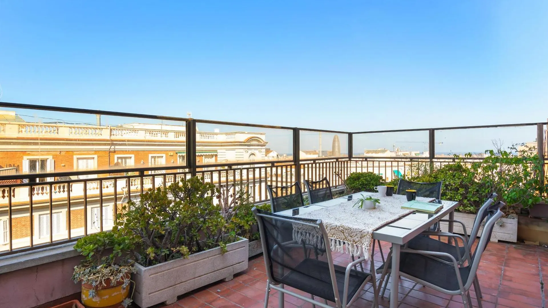 شقة Chic 3Br Retreat With Private Terrace برشلونة